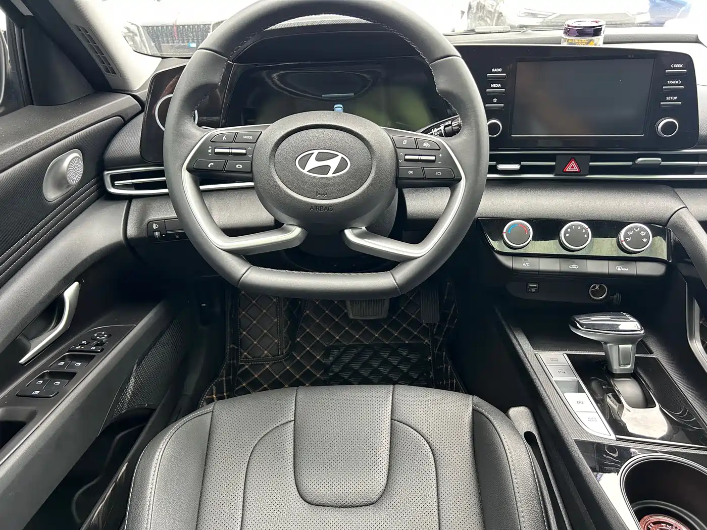 Hyundai Elantra 2023