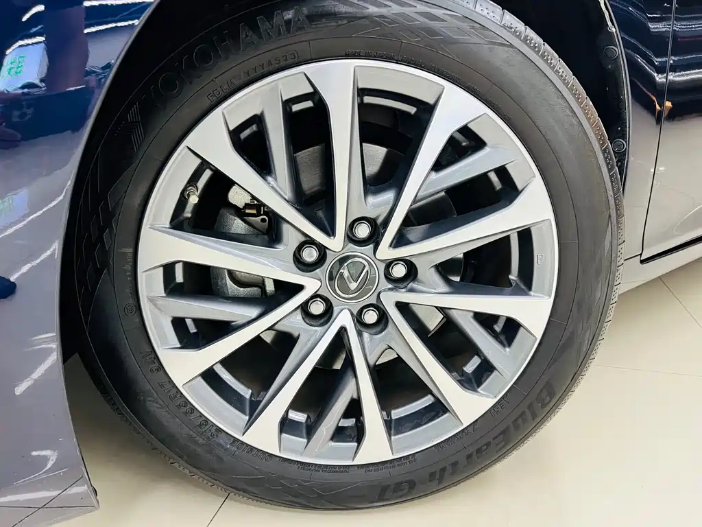 Lexus ES 2023