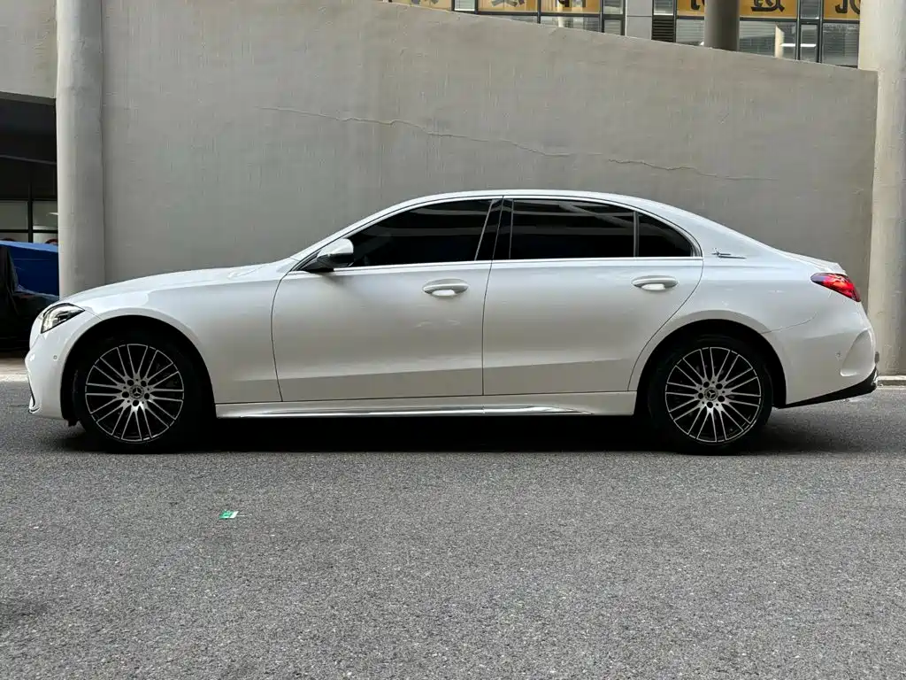 Mercedes-Benz C-Класс 2024
