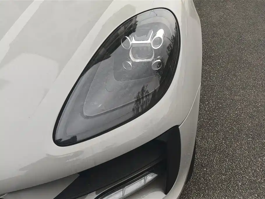 Porsche Macan 2021
