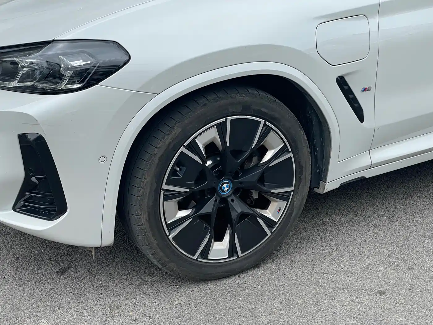 BMW iX3 2024