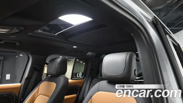 Land Rover Defender 2024