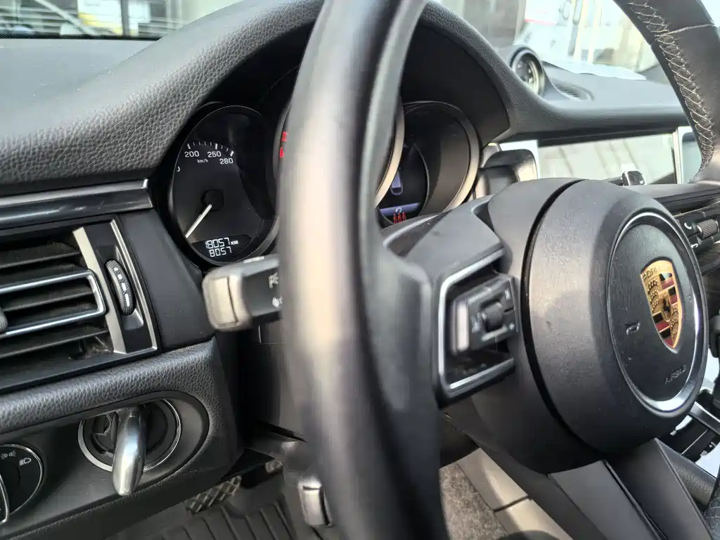 Porsche Macan 2025