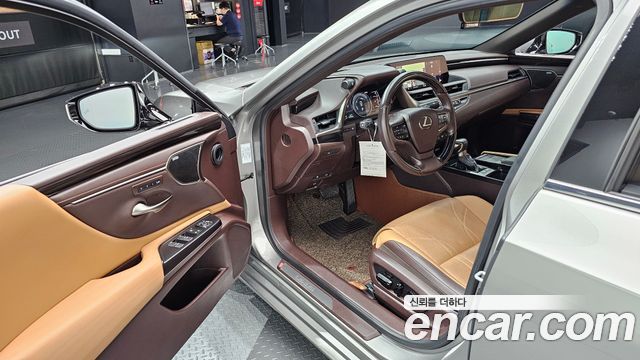 Lexus ES 2021