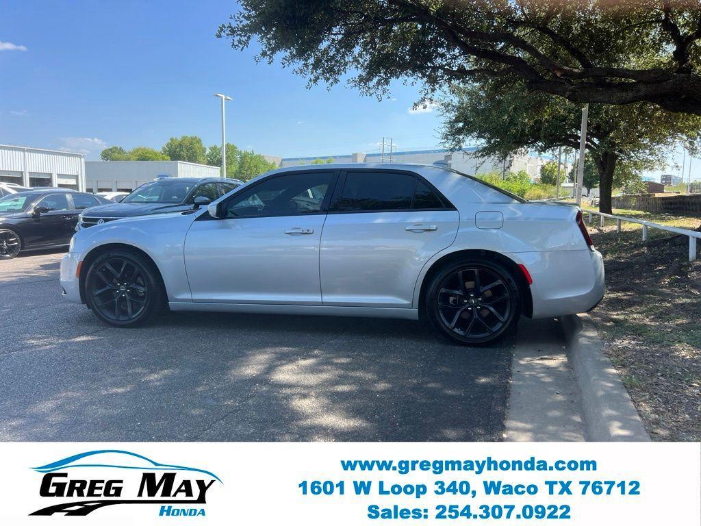 Chrysler 300 2022