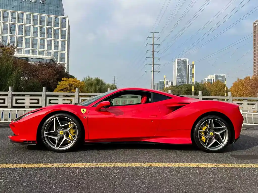 Ferrari F8 2021