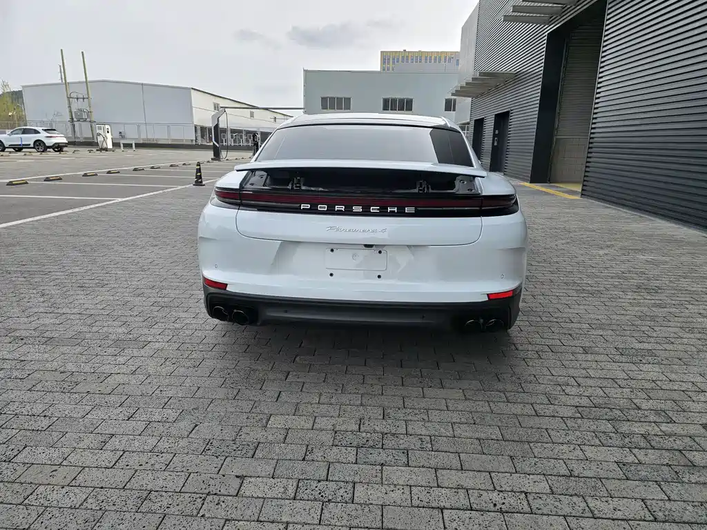 Porsche Panamera 2025