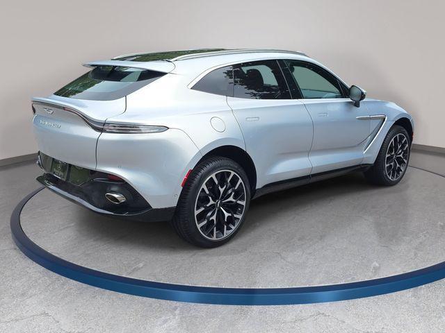 Aston Martin DBX 2021