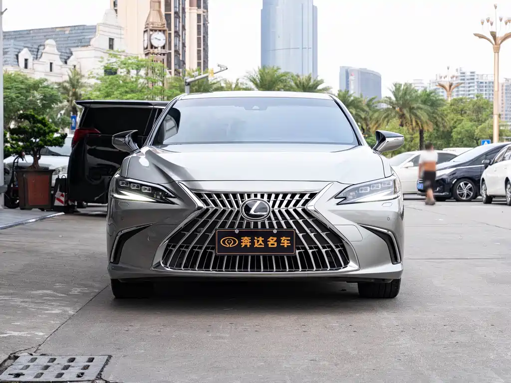 Lexus ES 2024