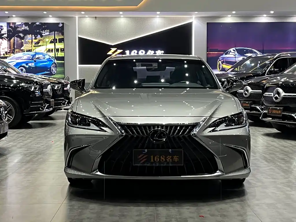 Lexus ES 2022
