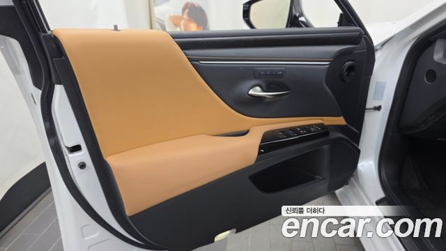 Lexus ES 2023