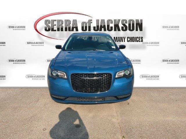 Chrysler 300 2022