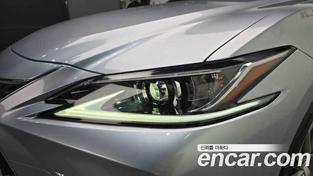 Lexus ES 2021