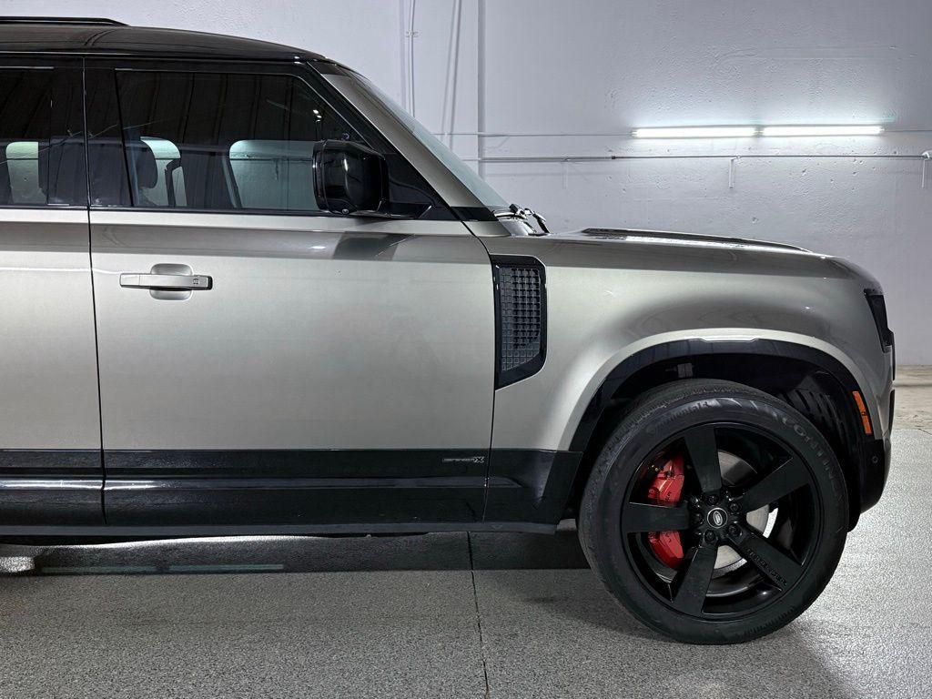 Land Rover Defender 2023