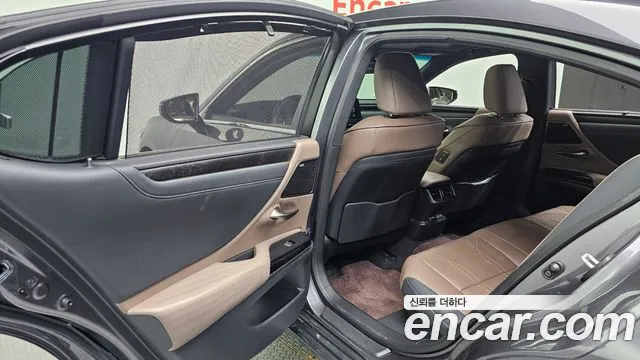 Lexus ES 2021