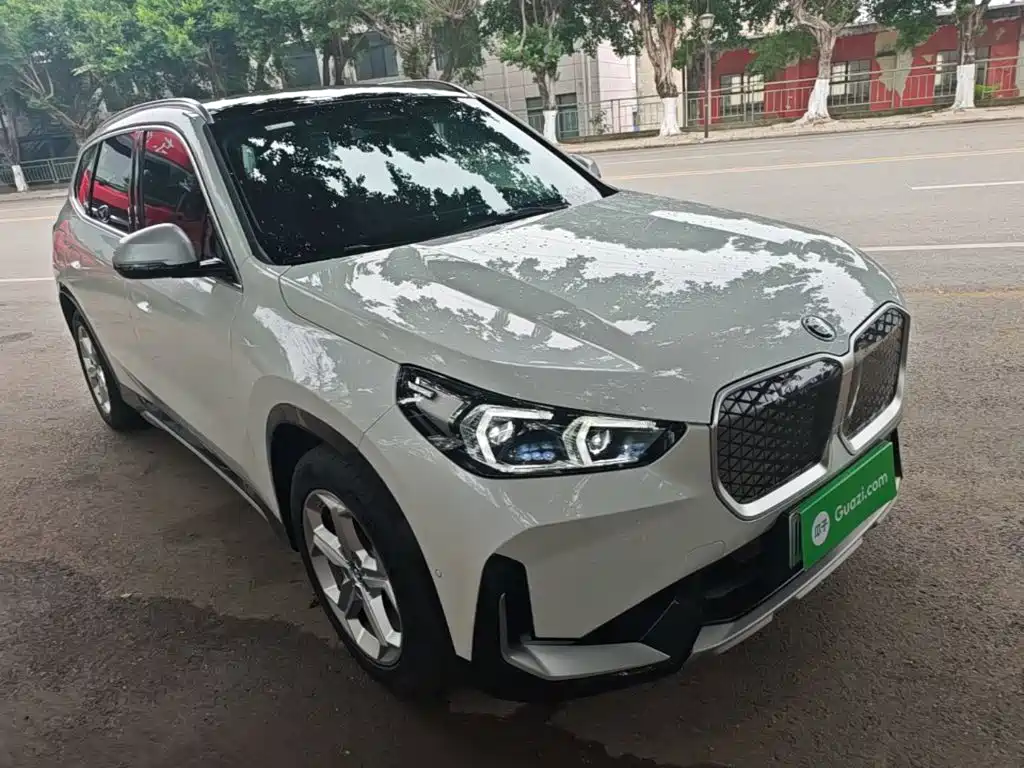 BMW iX1 2024
