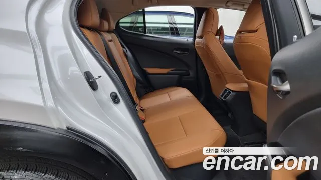 Lexus UX 2021