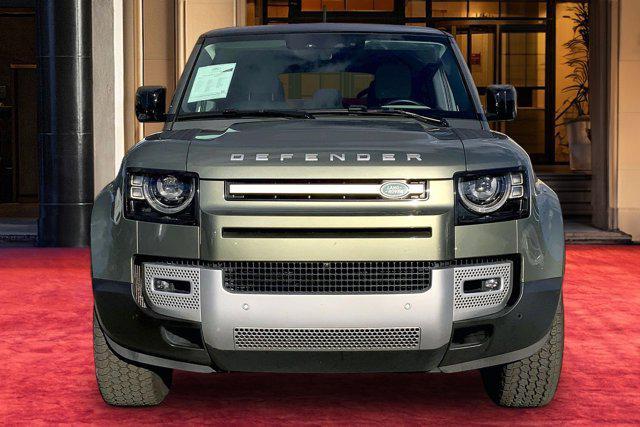 Land Rover Defender 2024