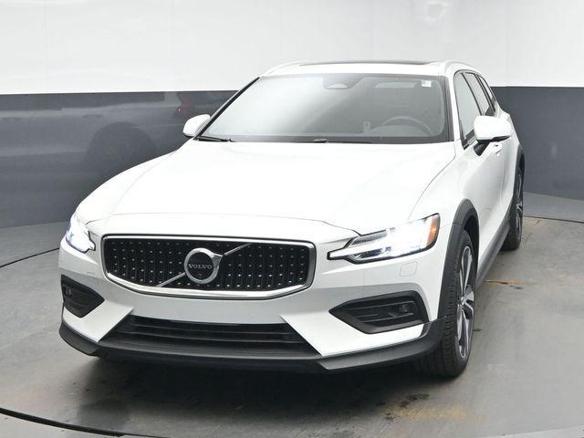 Volvo V60 Cross Country 2025