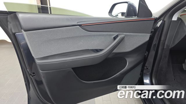 Tesla Model Y 2025