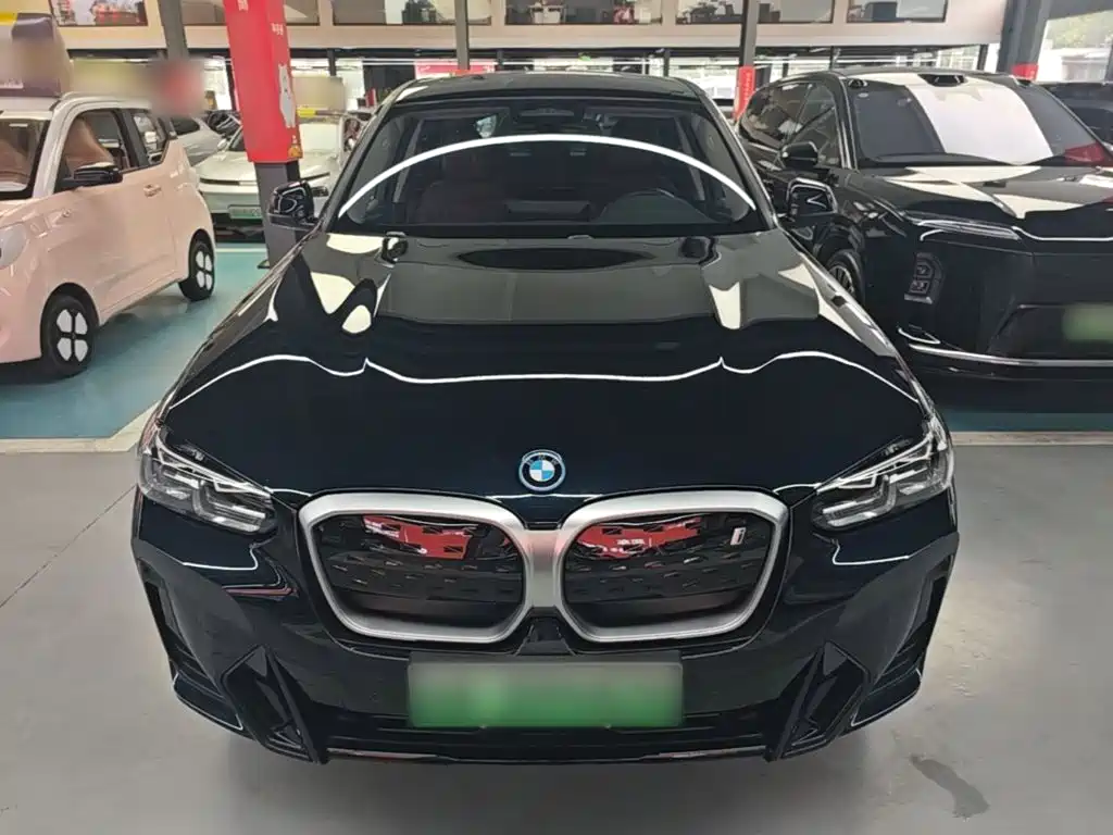 BMW iX3 2025