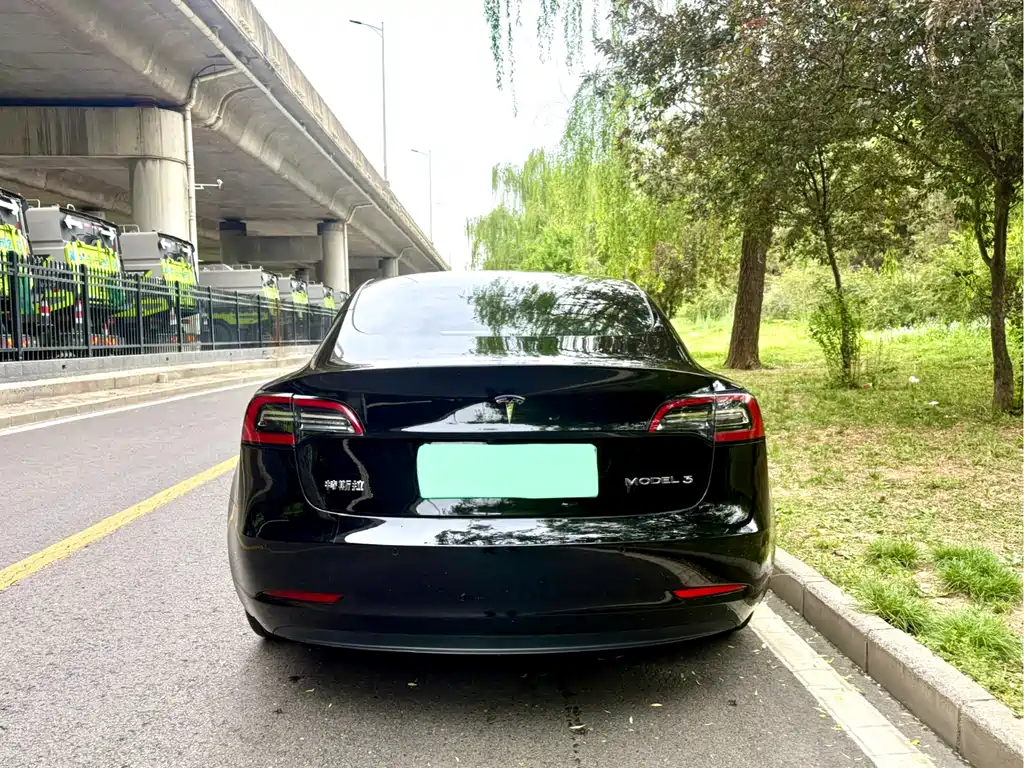 Tesla Model 3 2023