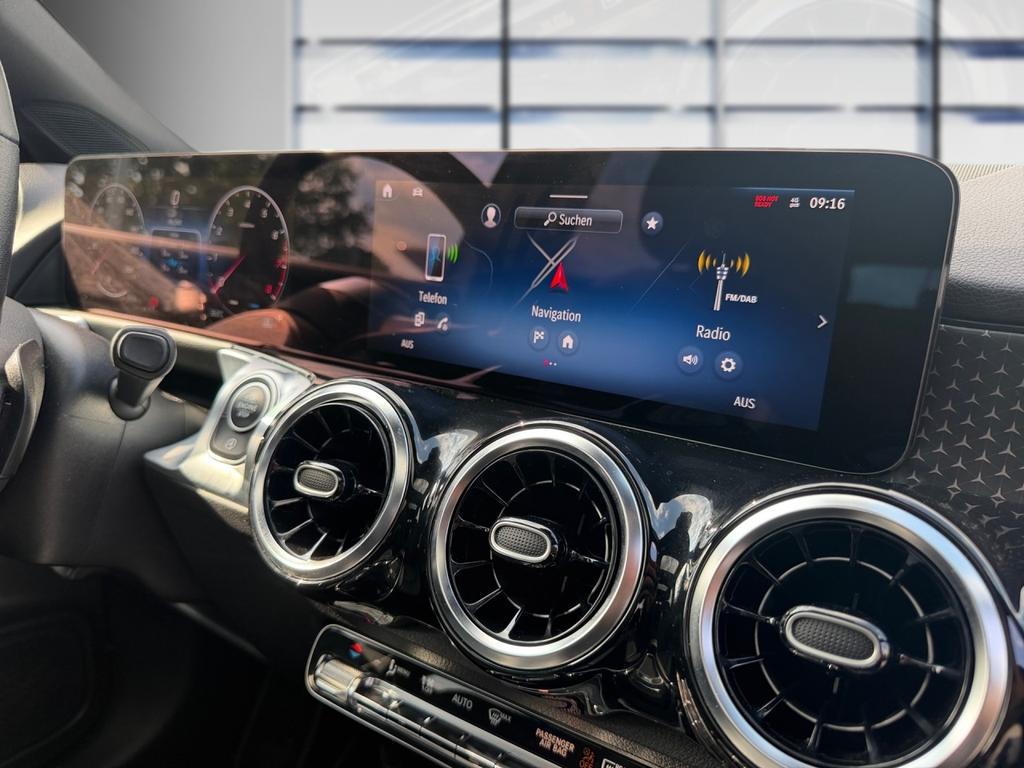 Mercedes-Benz GLB 220 2024