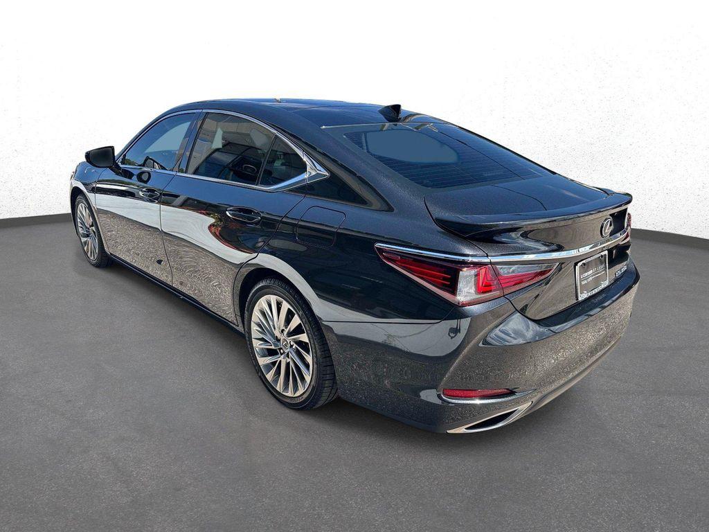 Lexus ES 2022