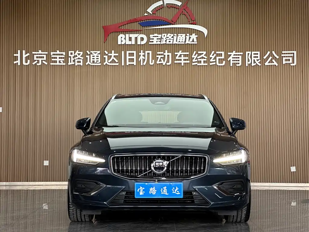 Volvo V60 2025