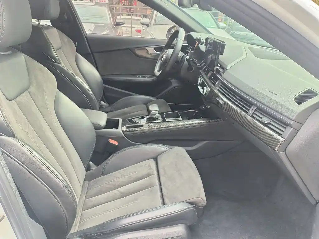 Audi A4 2023