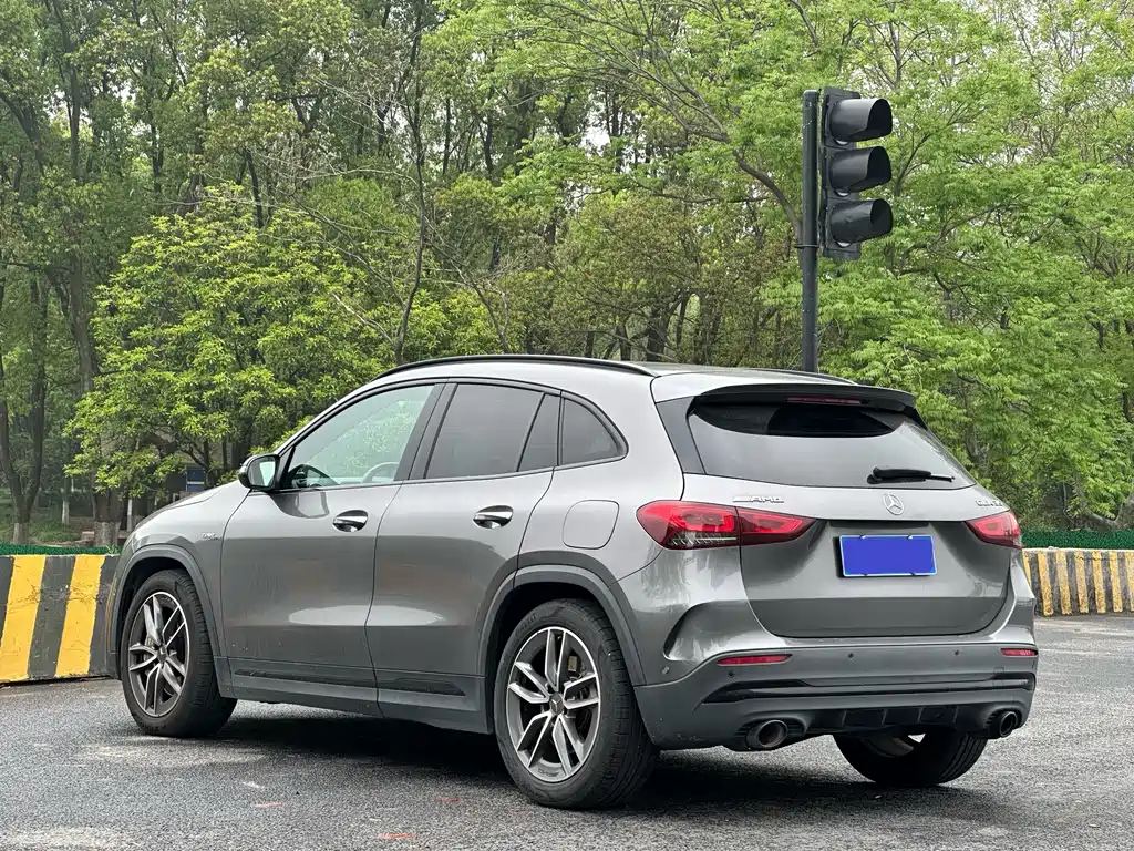 Mercedes-Benz GLA AMG 2021