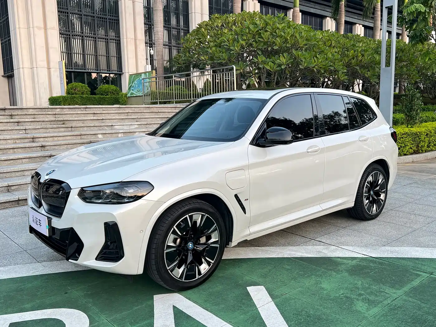 BMW iX3 2024