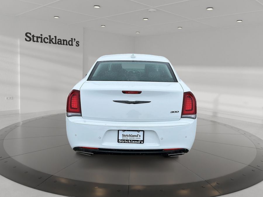 Chrysler 300 2022