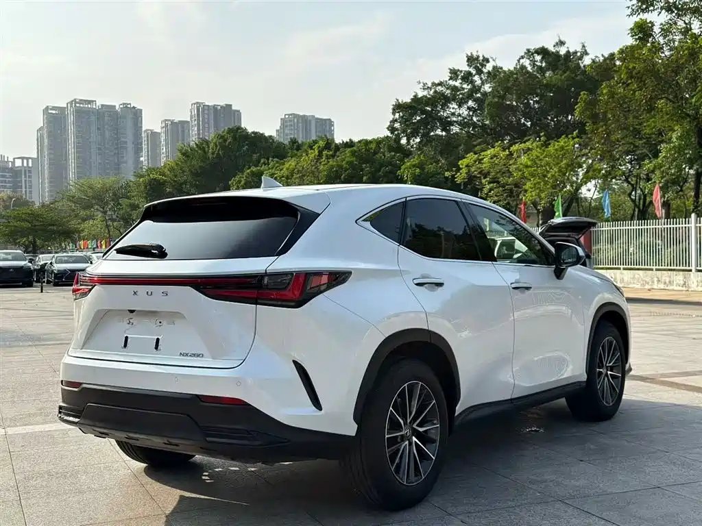 Lexus NX 2023