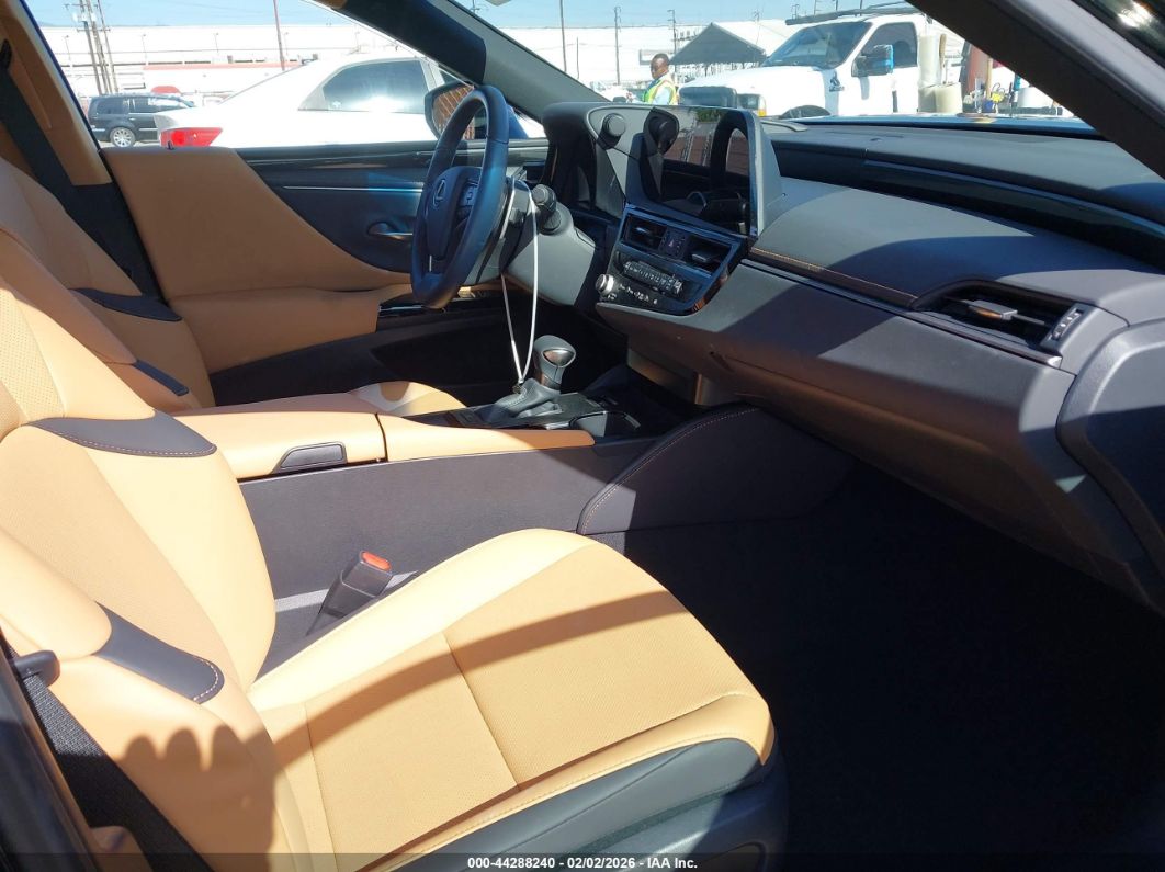 Lexus ES 2024