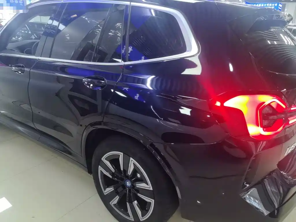 BMW iX3 2024