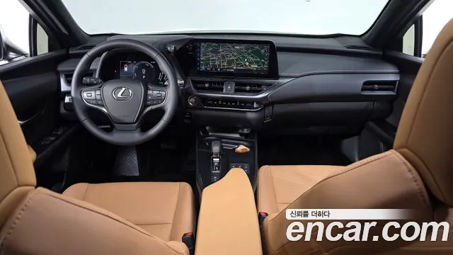 Lexus UX 2025