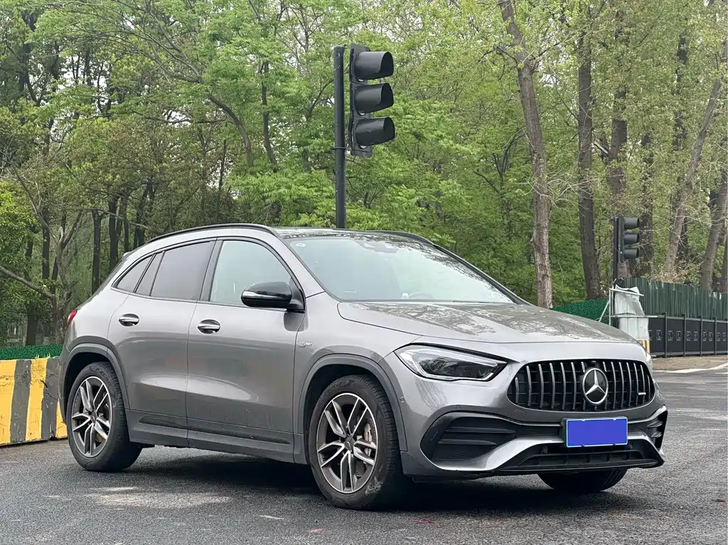 Mercedes-Benz GLA AMG 2021