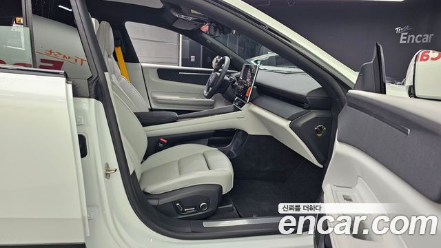 Polestar 4 2025