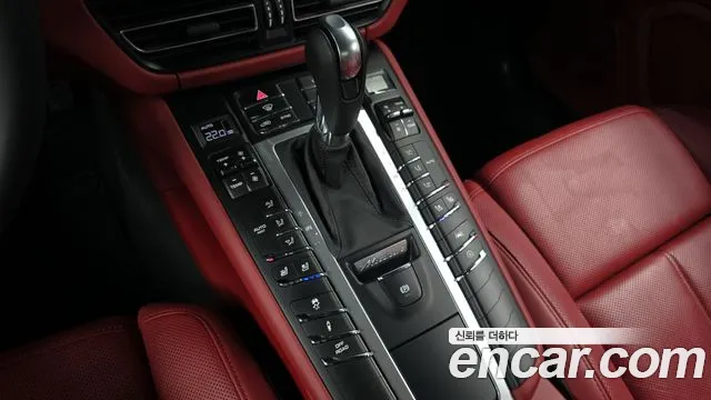 Porsche Macan 2021