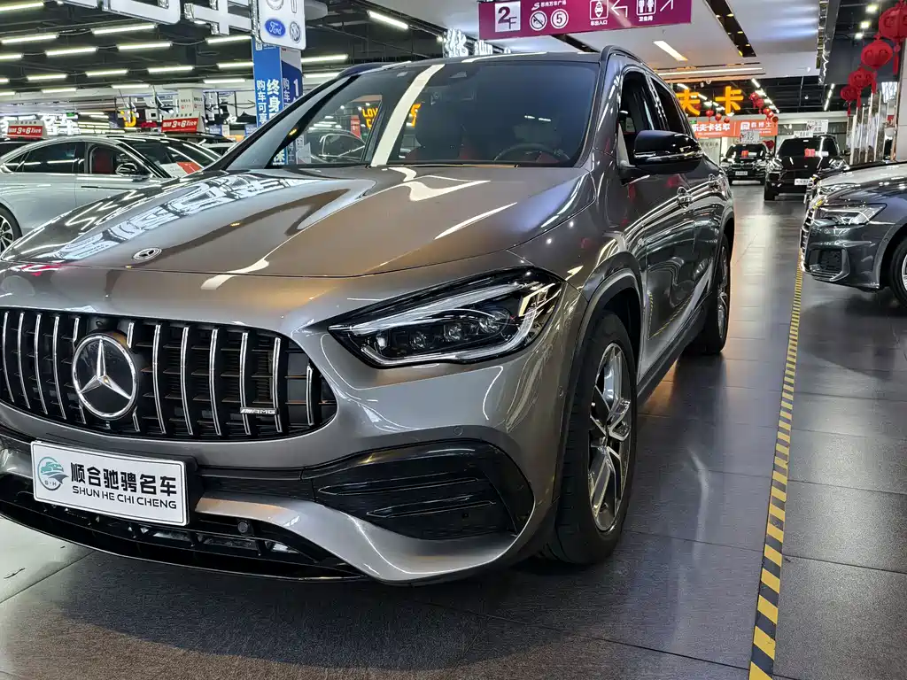 Mercedes-Benz GLA AMG 2021