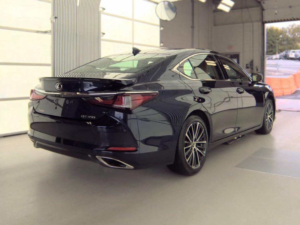 Lexus ES 2024