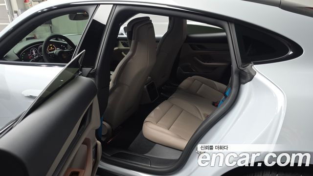 Porsche Taycan 2025