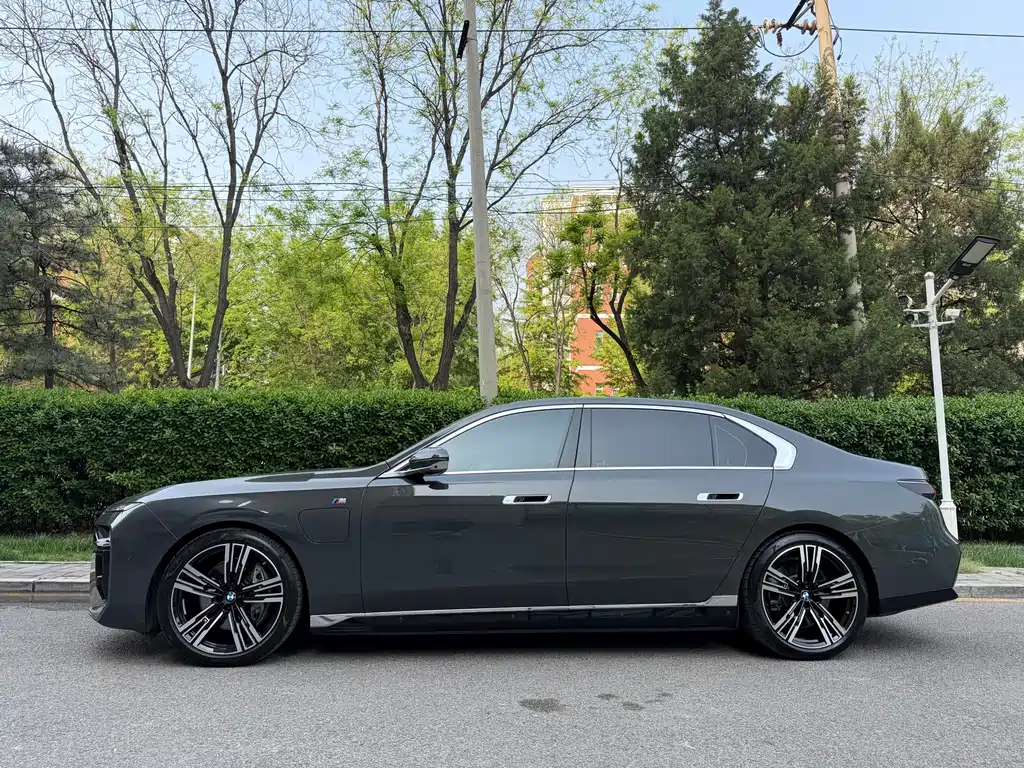 BMW i7 2023