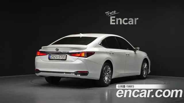 Lexus ES 2023