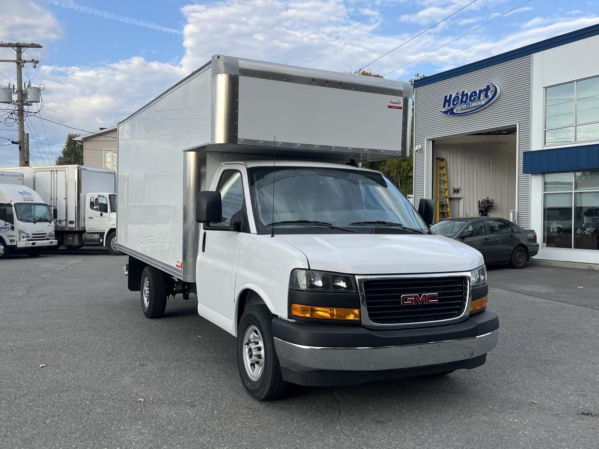 GMC Savana 2024