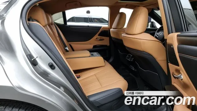 Lexus ES 2024