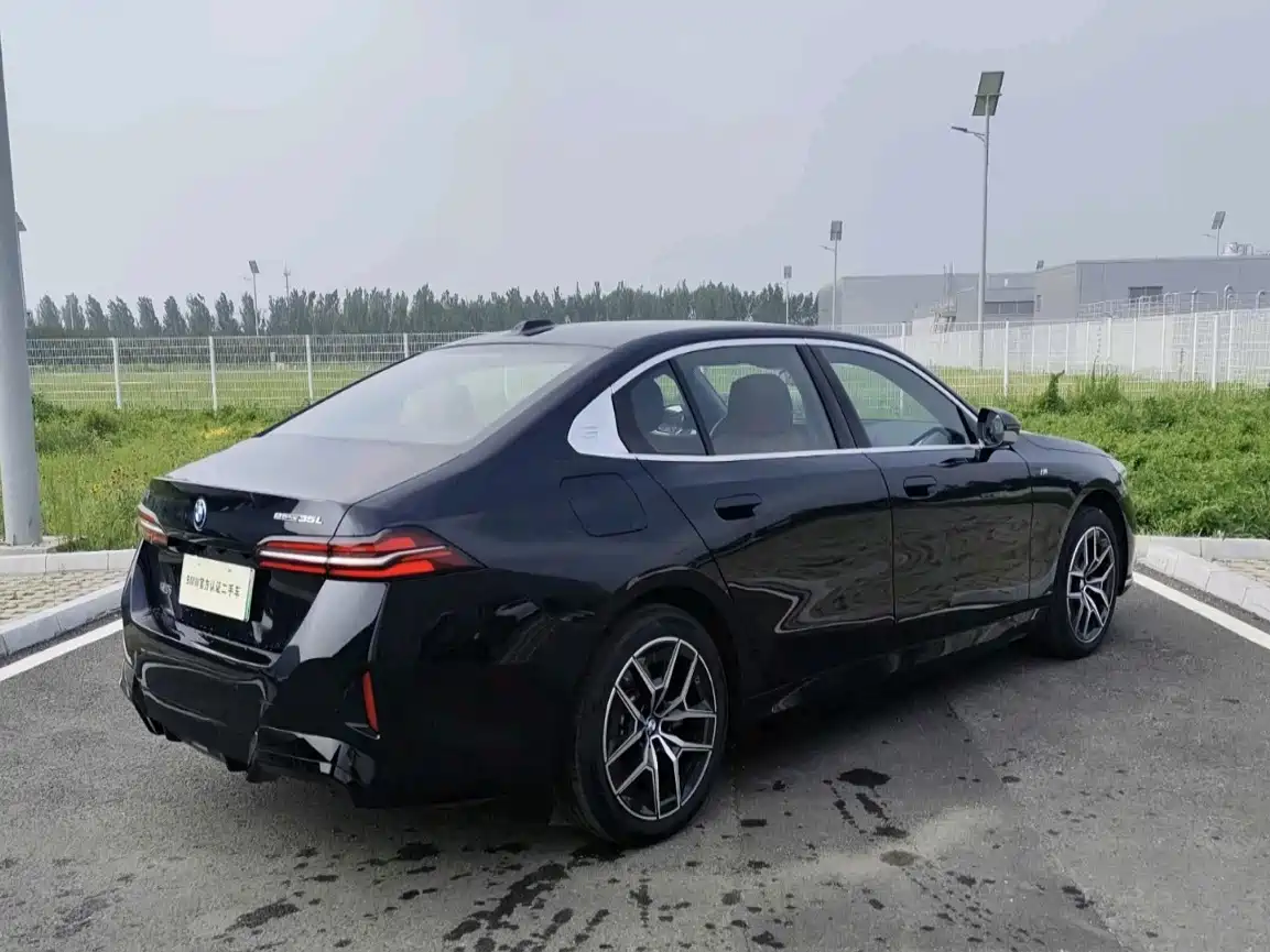 BMW i5 2025