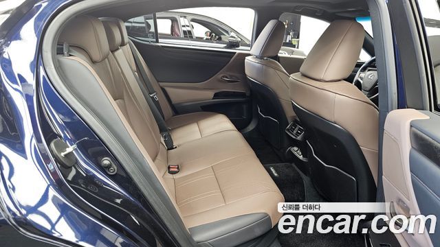 Lexus ES 2023