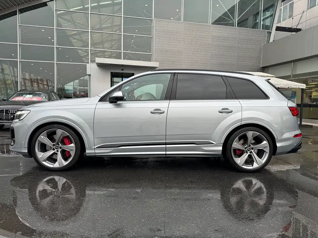 Audi SQ7 2024